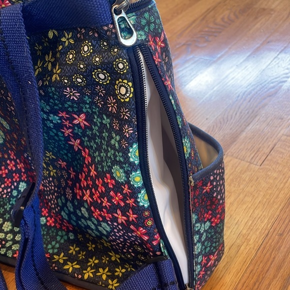 SAKROOTS Navy Floral Spirit medium sized backpack with laptop sleeve RARE! - Picture 9 of 9